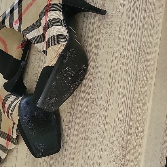 Gorgeous Ladies Boots - Picture 3 of 4